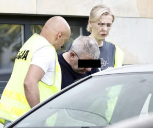 Ksiądz Mirosław porąbał siekierą i podpalił starego znajomego