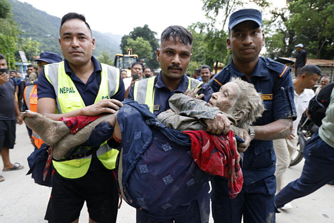 Horror w Nepalu. Odnaleziono zwłoki 270 osób. 1300 zaginionych!