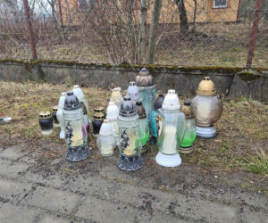 Dramat w Wadowicach Górnych. Grób  młodego chłopaka tonie w kwiatach [ZDJĘCIA]
