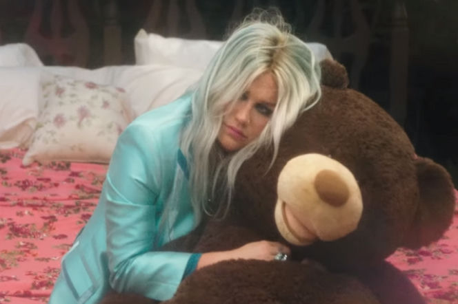 Nowości Muzyczne 2017: Kesha wybiera się do krainy czarów! [VIDEO]