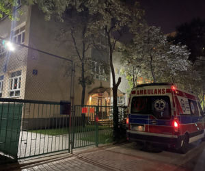 Strażnik miejski wypadł wczoraj z okna budynku komendy