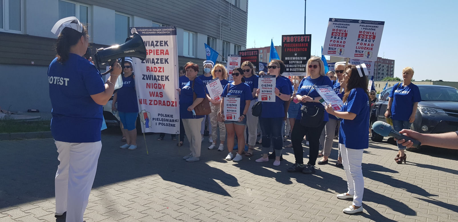 Strajk pielęgniarek i położnych w Olsztynie. Relacja z protestu [ZDJĘCIA]