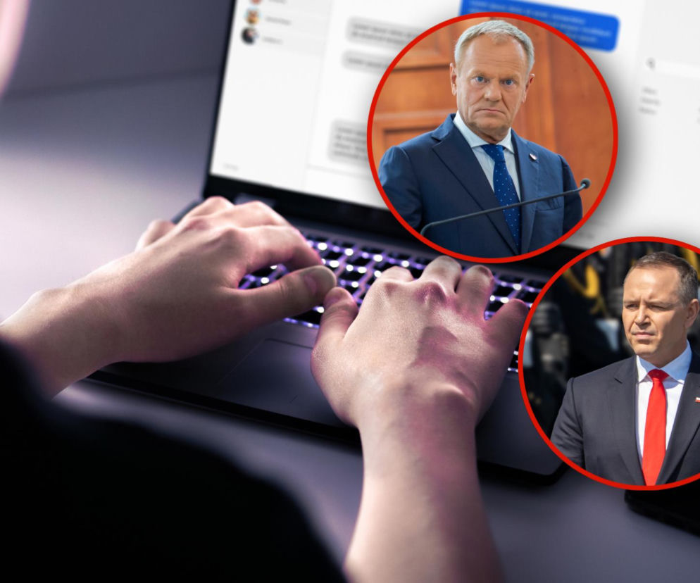Osoba pisząca na laptopie, a na ekranie i obok niego zdjęcia polityków: Donalda Tuska i Andrzeja Dudy. Zdjęcie ilustruje temat nawoływania do zabójstw polityków, o którym przeczytasz więcej na naszym portalu.