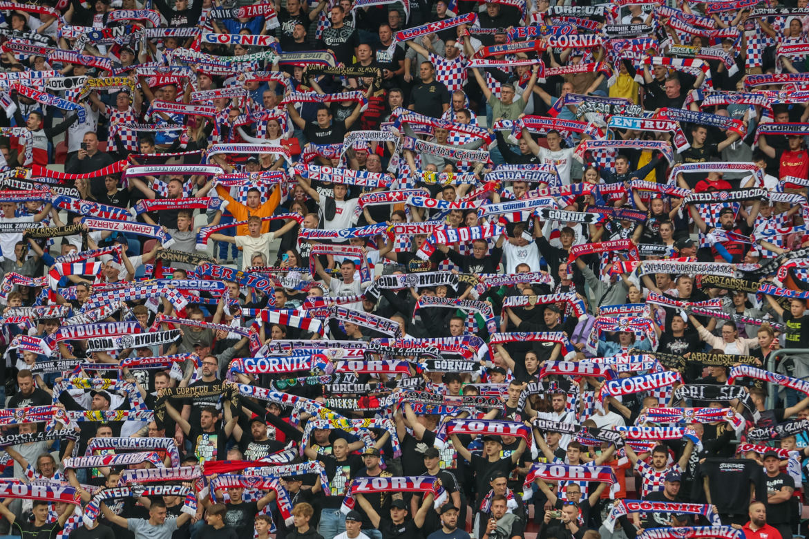 Sportowe emocje na trybunach podczas meczu Górnik Zabrze - Piast Gliwice
