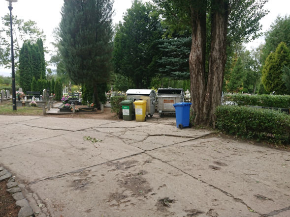 Nowe kontenery na cmentarzach przed Wszystkimi Świętymi