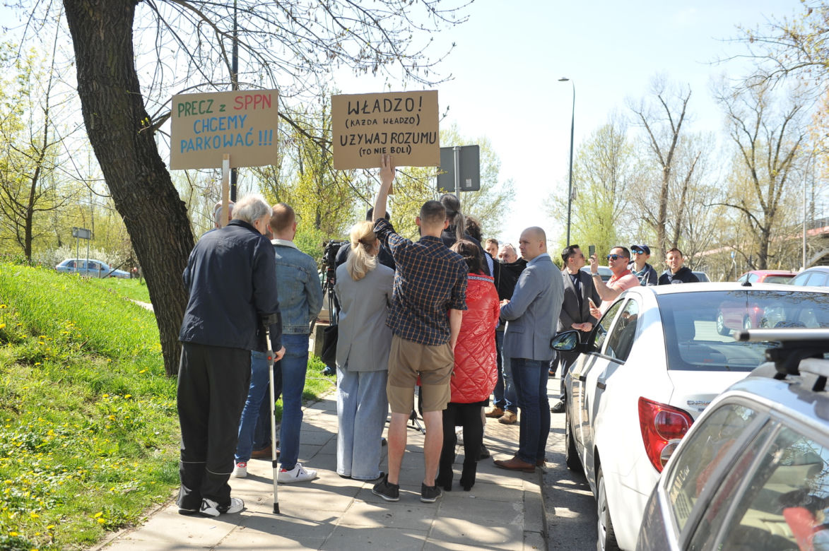 Przeciwnicy parkometrów na Saskiej Kępie i Kamionku łączą siły