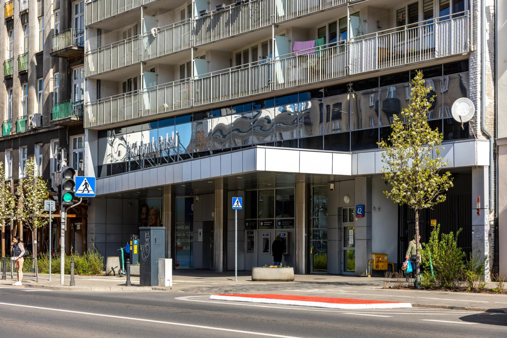 Blok przy Targowej 42 w Warszawie