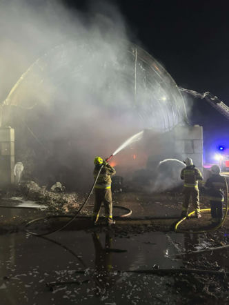 Pożar sortowni odpadów w Jędrzejowie