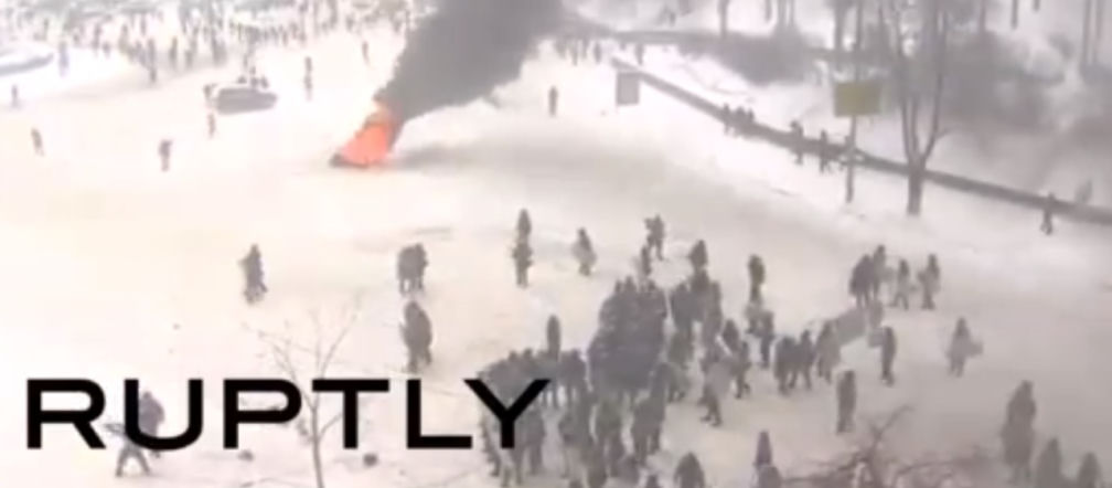 UKRAINA: Policja strzela do ludzi!Lecą granaty hukowe WIDEO LIVE ul. HRUSZEWSKIEGO