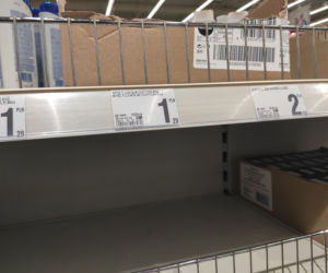 Puste półki w sklepach w Rzeszowie. Szał zakupów [NOWE ZDJĘCIA]