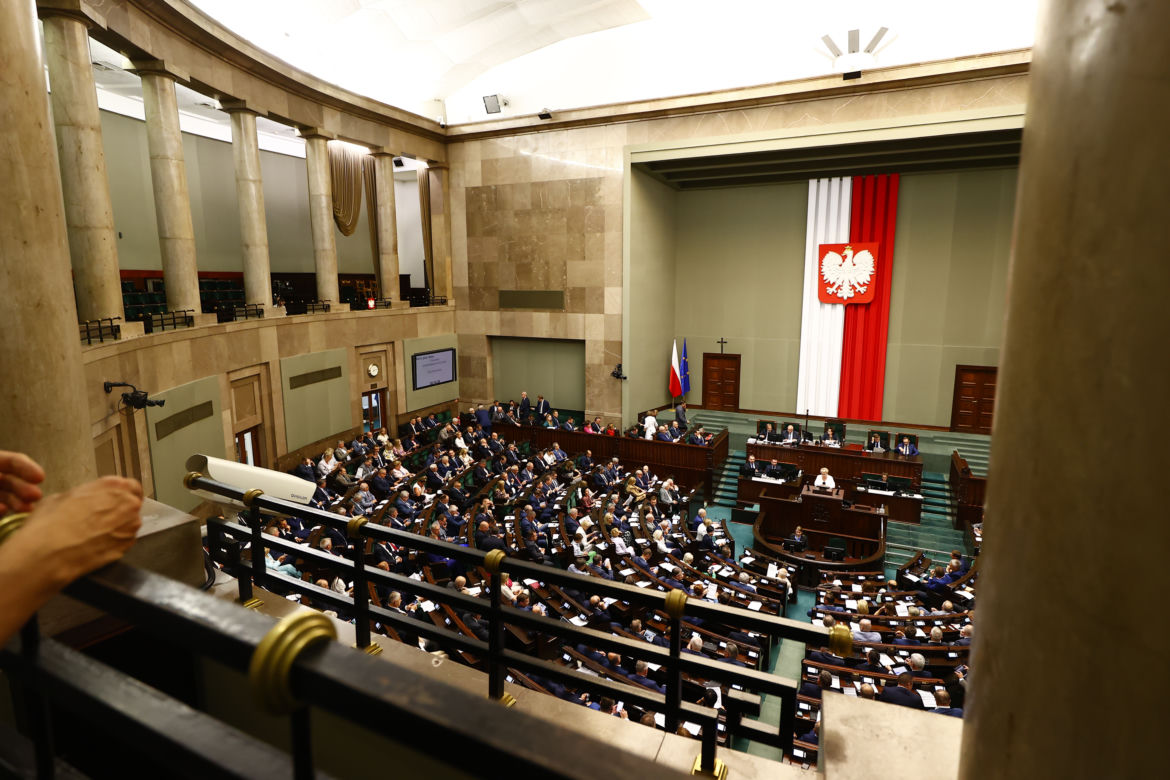Mariusz Błaszczak obroniony! Opozycja przegrała głosowanie nad wotum nieufności wobec ministra MON