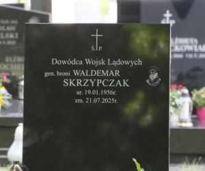 Grób gen. Skrzypczaka w pierwszą rocznicę śmierci