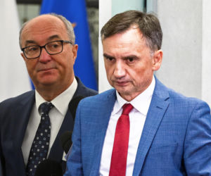 Azyl na Węgrzech może drogo kosztować Ziobrę! Czarzasty wdrożył procedurę
