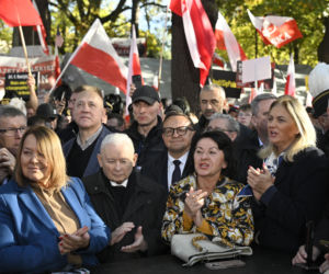 Jarosław Kaczyński w trakcie protestu przed Trybunałem Konstytucyjnym