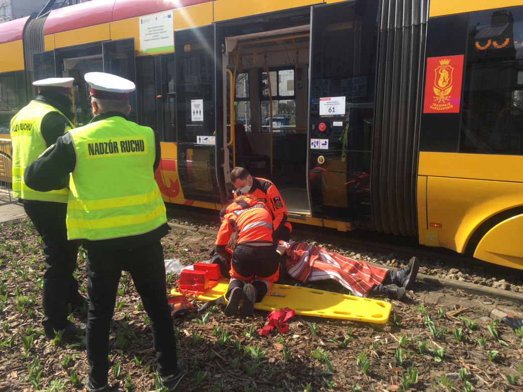 Potrącenie rowerzysty przez tramwaj na Puławskiej