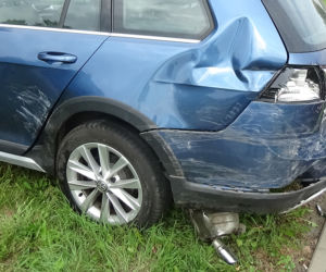 Naćpany kierowca zdemolował osiem aut i uciekł