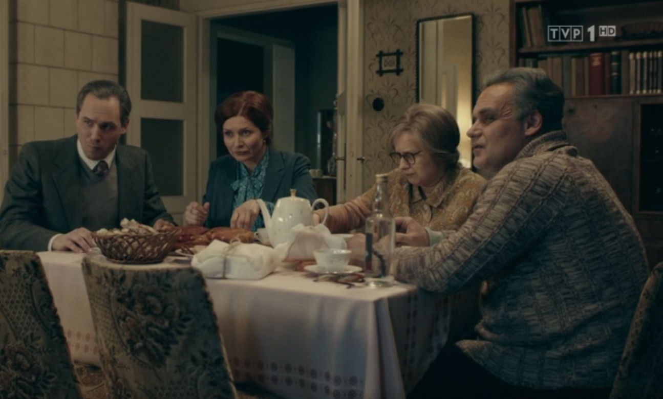 Stulecie Winnych 3 odc. 38. Michał (Stefan Pawłowski), Ania (Urszula Grabowska), Andzia (Barbara Wypych), Stanisław (Jan Wieczorkowski)