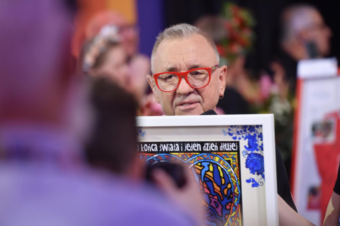 Jerzy Owsiak na przestrzeni lat. Tak zmieniał się jego charakterystyczny wizerunek
