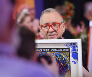 Jerzy Owsiak na przestrzeni lat. Tak zmieniał się jego charakterystyczny wizerunek