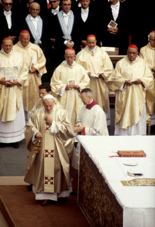 Tak wybrano kardynała Karola Wojtyłę na papieża