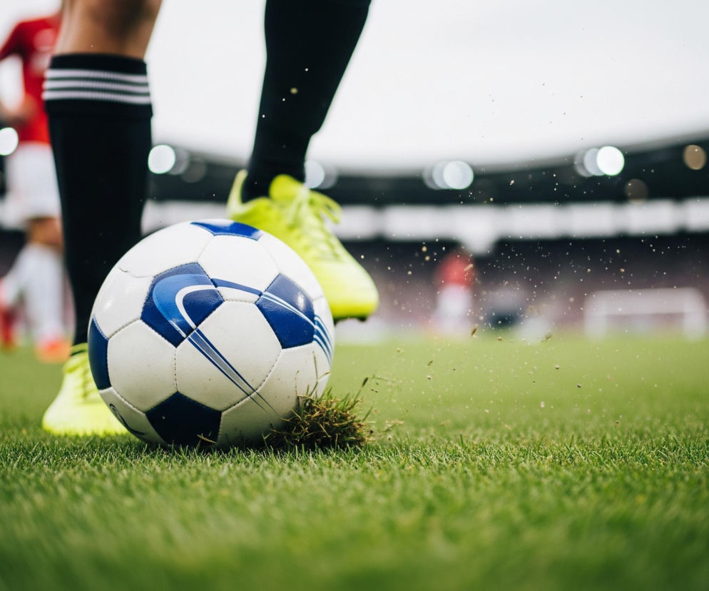 Lech Poznań prowadzi w Ekstraklasie. Dwie bramki do przerwy, co z Koroną Kielce w drugiej połowie?