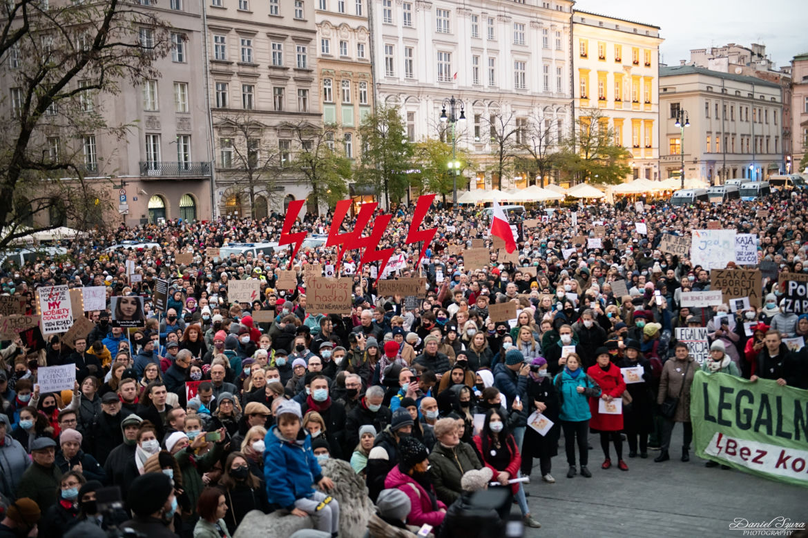 Kraków: "Ani jednej więcej". Protest po śmierci ciężarnej Izabeli z Pszczyny