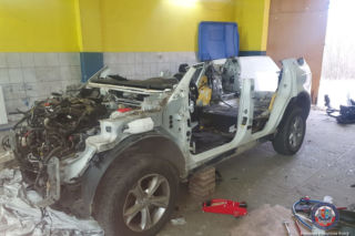 Pocięty Land Rover w garażu. Fikcyjna kradzież nie poszła zgodne z planem