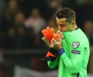 Łukasz Fabiański pożegnał się z reprezentacją Polski! Gorzko płakał, wzruszający gest