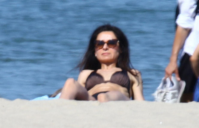 Marta Kaczyńska z mężem i synem na plaży