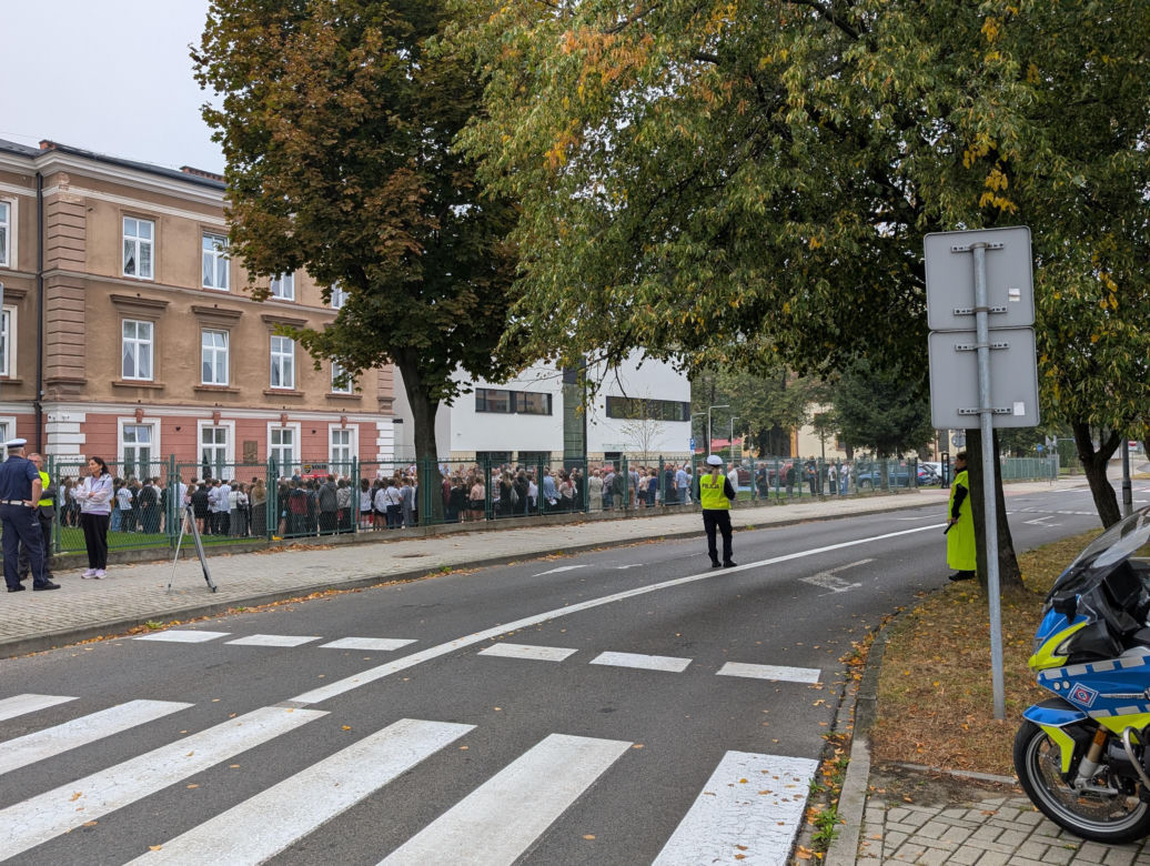 "Zwalniam przed szkołą"