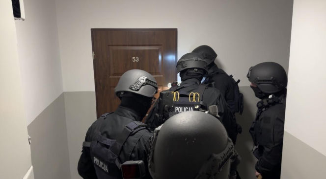 Łódź: Policja rozbiła gang sutenerów! Zmuszali kobiety do prostytucji metodą „loverboya”