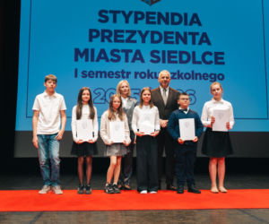 Najzdolniejsi uczniowie odebrali stypendia Prezydenta Miasta Siedlce