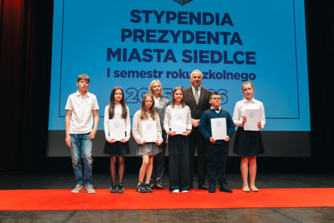 Najzdolniejsi uczniowie odebrali stypendia Prezydenta Miasta Siedlce