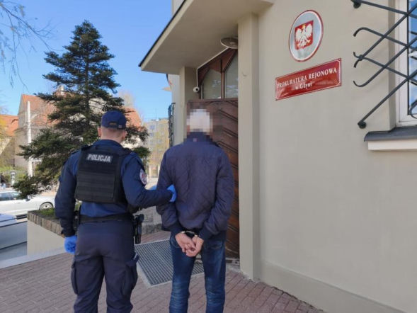 72-latek z Gdyni zatrzymany przez policję. Złożył funkcjonariuszom niemoralną propozycję