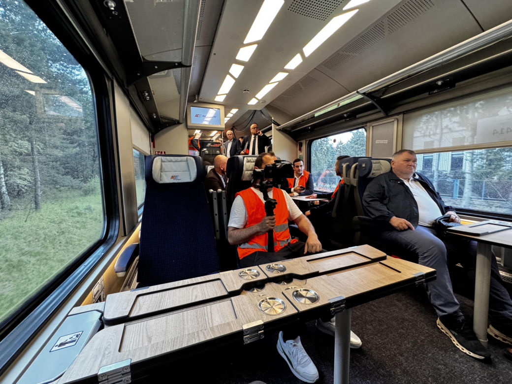 Tak wygląda nowy pociąg PKP Intercity. Zajrzeliśmy do środka!