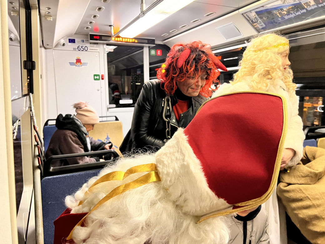 Święty Mikołaj jechał w krakowskim tramwaju 