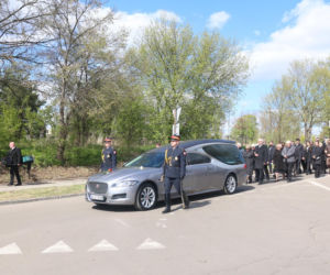 Polacy żegnają Łukasza Litewkę. Kondukt żałobny