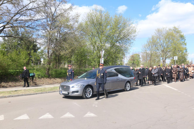 Polacy żegnają Łukasza Litewkę. Kondukt żałobny