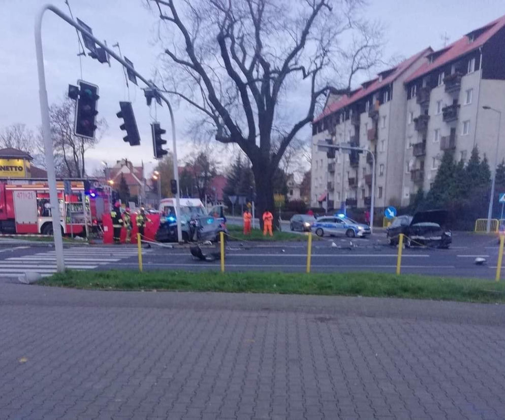 TRAGICZNY wypadek z udziałem CIĘŻARNEJ. Kierowca Peugeota nie miał szans na PRZEŻYCIE