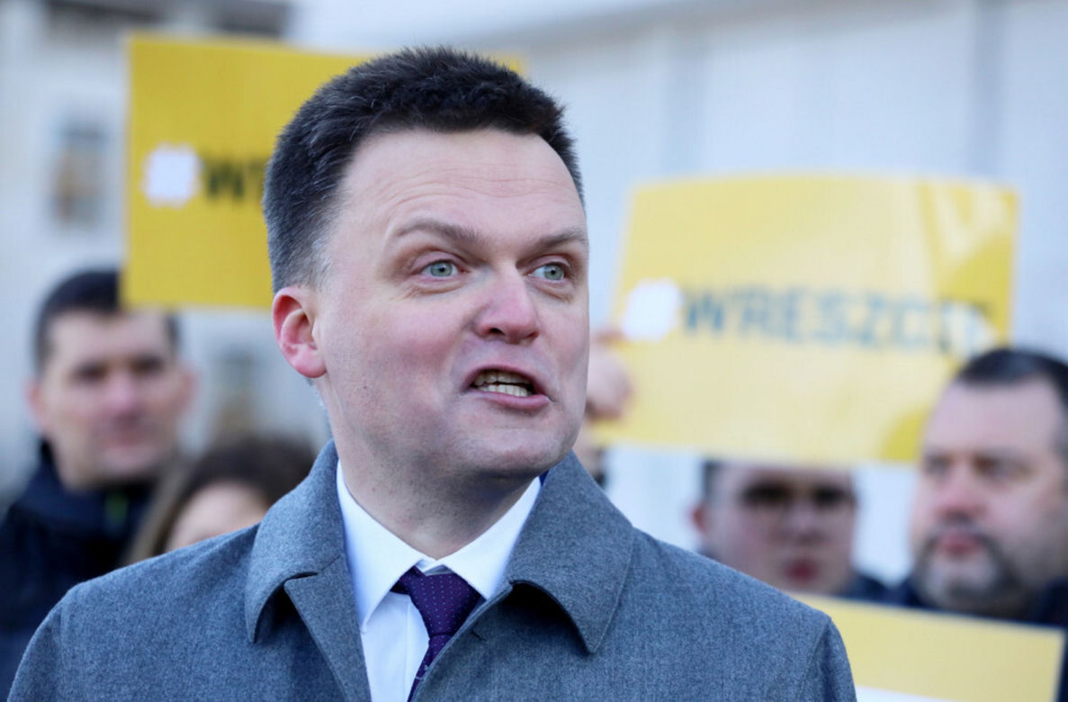 Szymon Hołownia nie potrafi odkręcić butelki z wodą. Dobry przykład daje mu partyjna koleżanka