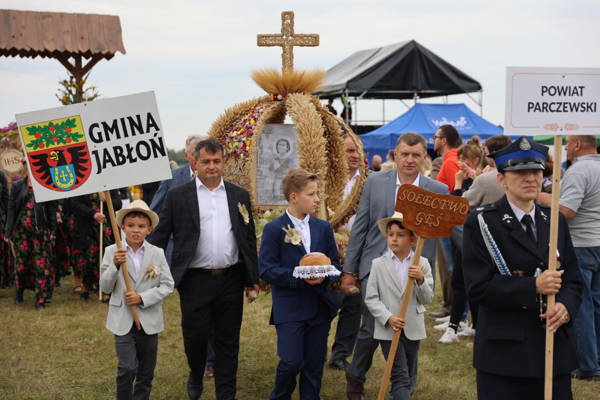 Korowód dożynkowy na dożynkach wojewódzkich 2025 w Świdniku