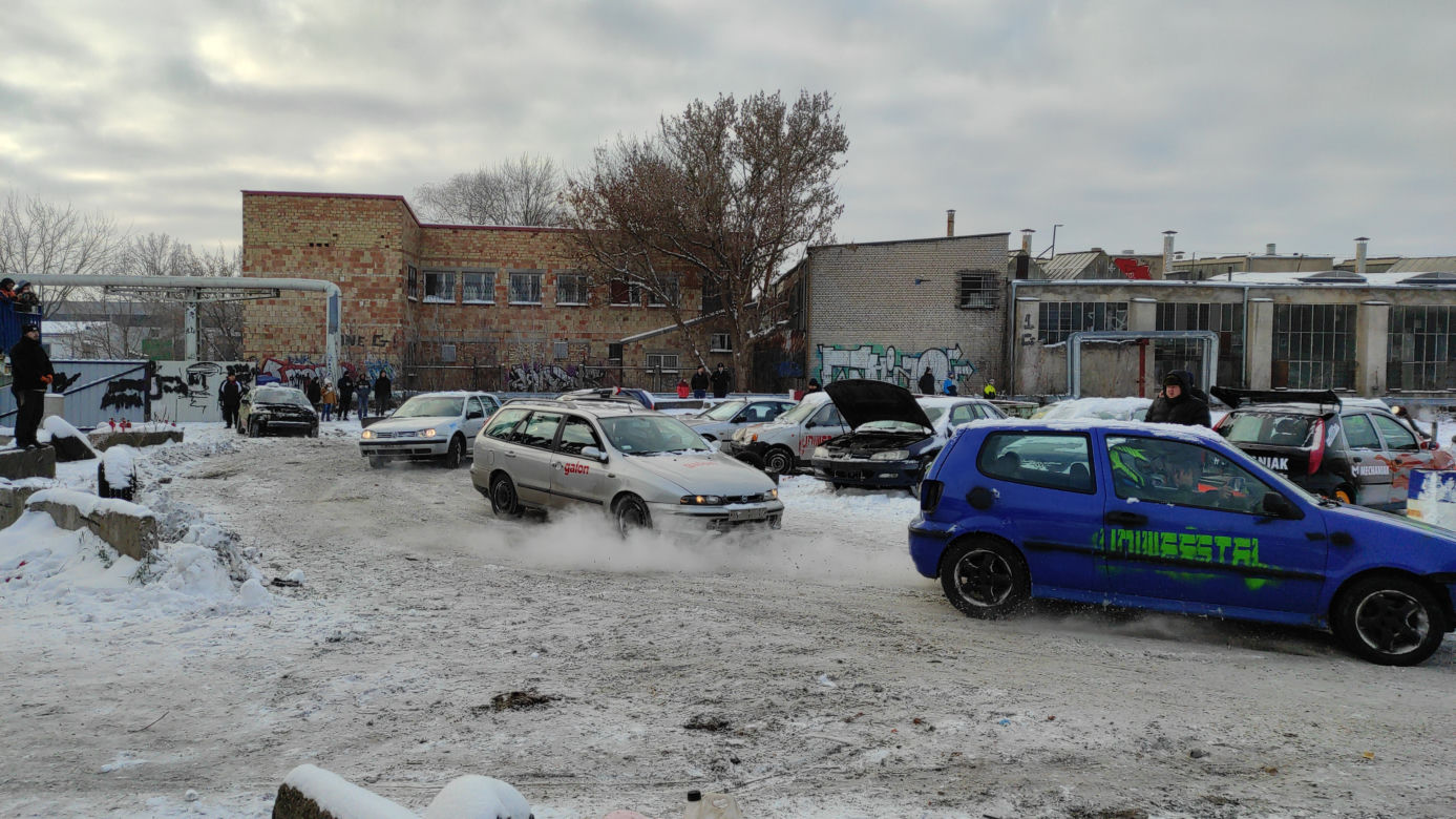 Białystok. Charytatywny Wrak Race Uniwerstal [18.12.2022]