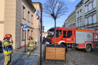 Alarm na Dolnym Śląsku! Tajemnicza substancja w urzędzie, trwa pilna ewakuacja
