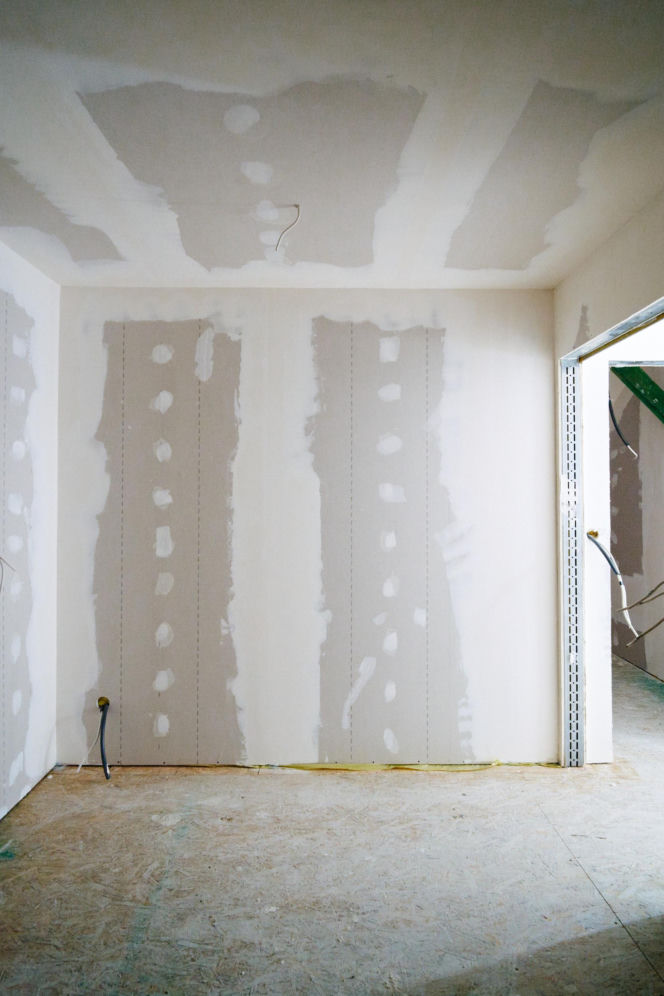 Tragiczny wypadek przerwał marzenia. Ekipa "Nasz Nowy Dom" walczyła z czasem. ZDJĘCIA domu przed i po remoncie