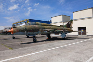 Wojskowe Zakłady Lotnicze sprzedają Su-22. Samolot szturmowy można kupić za cenę nowego auta