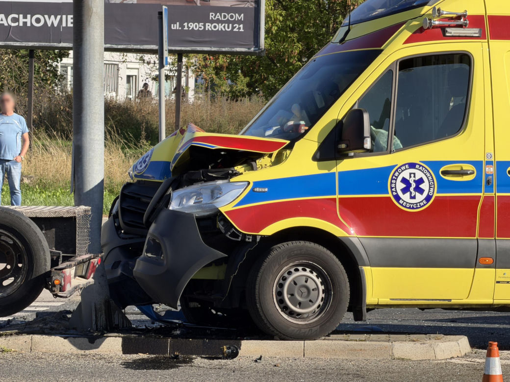Radom. Wypadek karetki