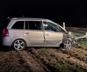 PILNE! Wypadek dwóch aut na trasie Starachowice - Tychów. Droga zablokowana