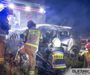 Toyota zderzyła się czołowo z ciężarówką