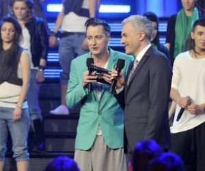 Tak na początku kariery wyglądał Piotr Kędzierski. Dziś trudno go rozpoznać na starych zdjęciach