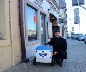 Jedzenie przywiezie ci... robot! W Lublinie pracują już roboty - dostawcy!